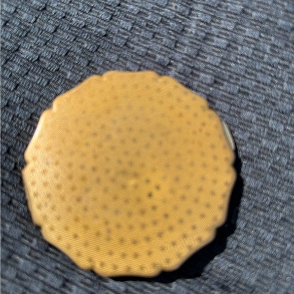 Stratton Vintage Floral Compact with Gold Accents - Picture 4 of 4